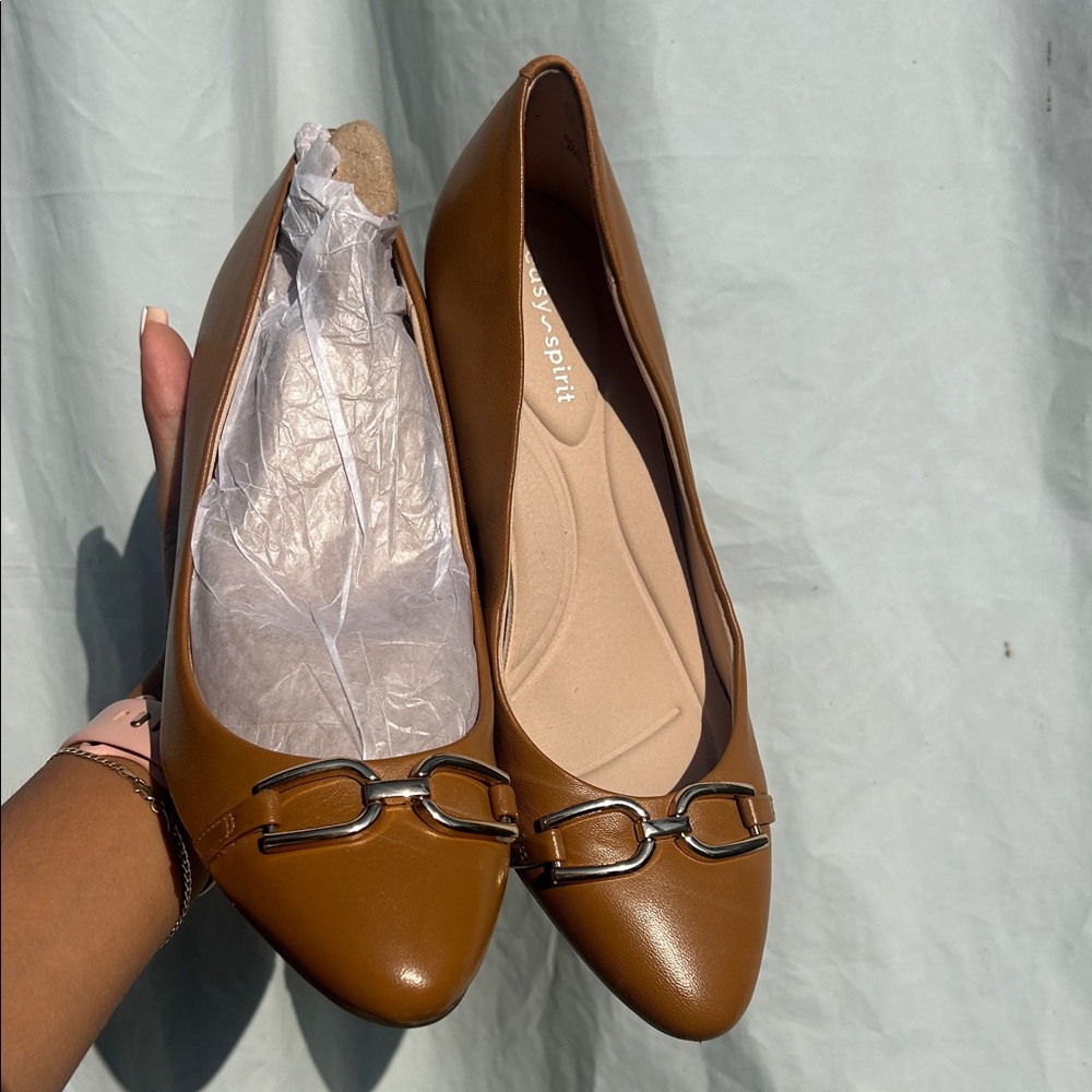 Easy Spirit Women's Tan Heels with Silver Accent